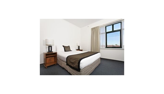 Breakfree Directors Studio poza 7