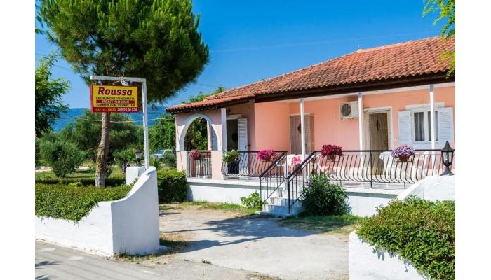 Roussas Studios And Apartments poza 2