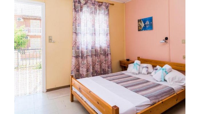 Roussas Studios And Apartments poza 3