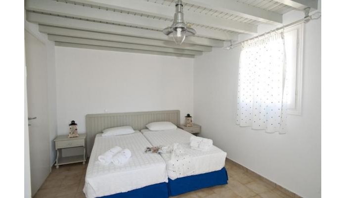 Gryparis Club Apartments poza 3