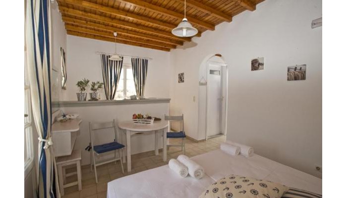 Gryparis Club Apartments poza 2