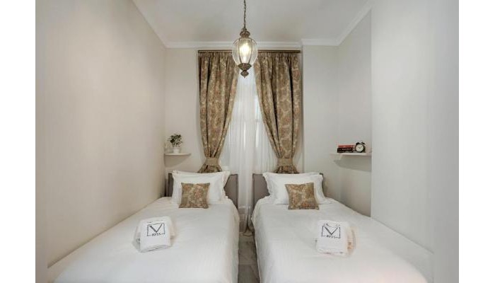 V1935 Luxurious Apartments poza 4