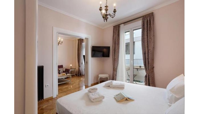 V1935 Luxurious Apartments poza 1