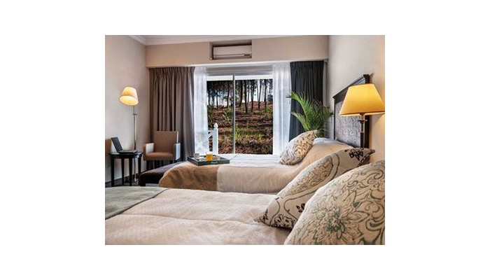 Howard Johnson Hotel And Convention Center Carilo poza 6