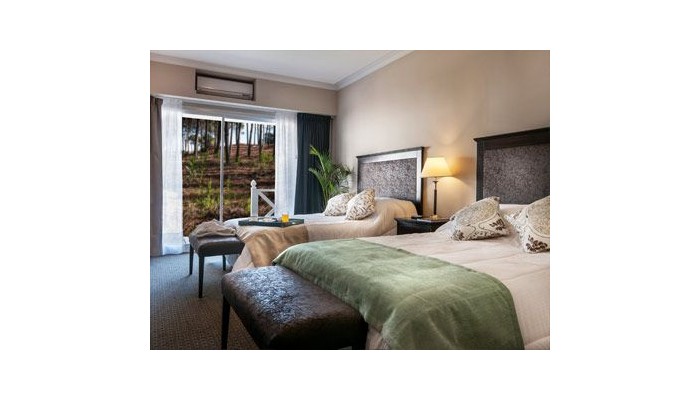 Howard Johnson Hotel And Convention Center Carilo poza 3