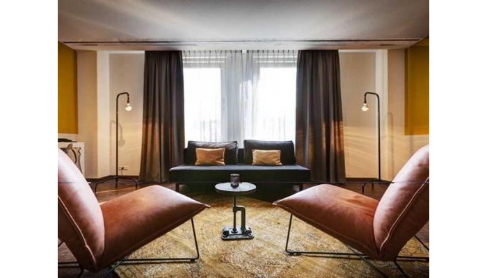 V Nesplein Hotel poza 9