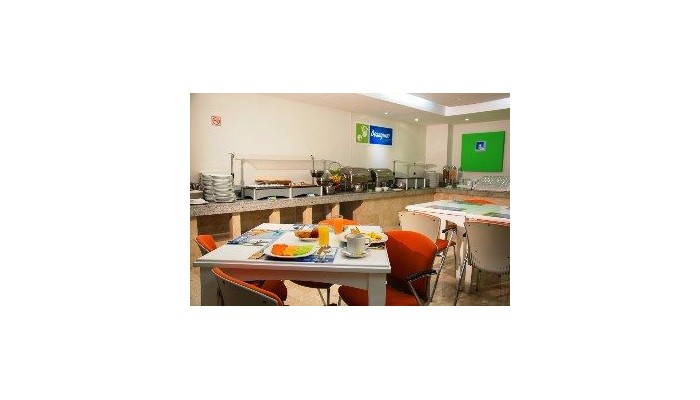 Hotel Holiday Inn Express & Suites Wtc poza 2