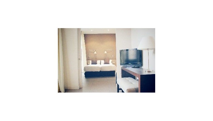 International Cool Local Hotel poza 11