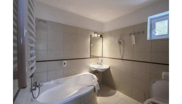 Hotel Korona Eger poza 9