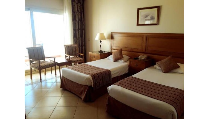 Continental Plaza Beach Resort poza 8