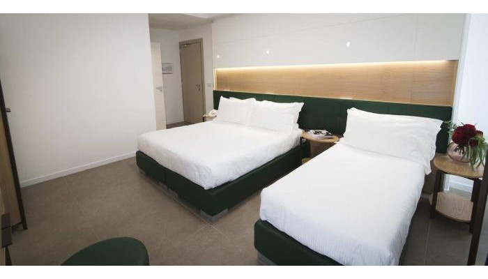 M And F Hotel poza 2