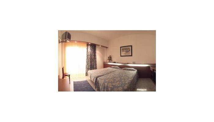 Hotel Fergus Plaza Paris Spa poza 3