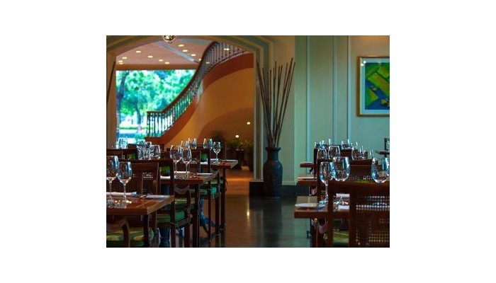 Hotel Renaissance Riverside poza 6