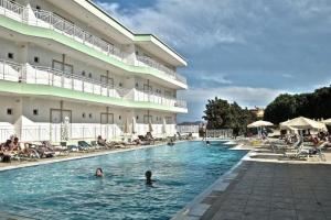poza telefon Hotel Chrissy's Paradise (Ex Nicolas Villas)