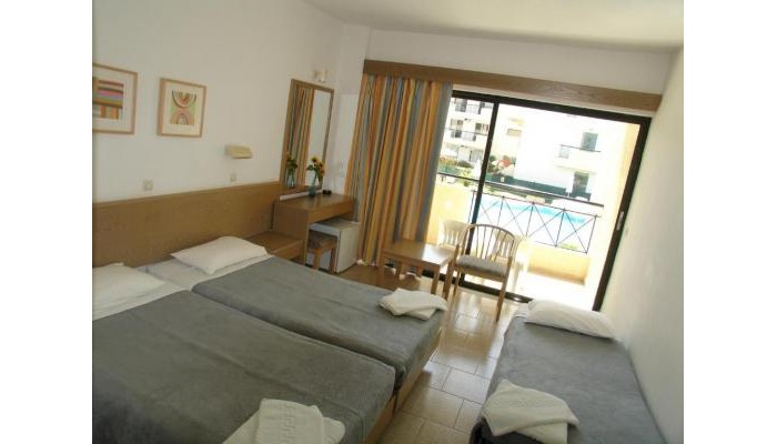 Summerland Hotel & Bungalows poza 3