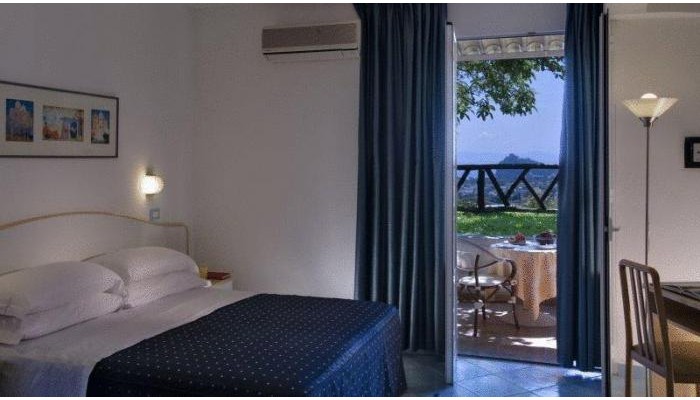 Hotel Villa Ireos poza 2