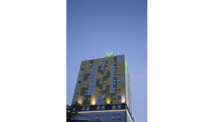 Yello Hotel Jemursari poza 4