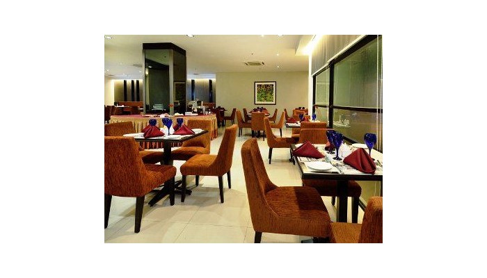 Holiday Villa Hotel And Suites poza 6