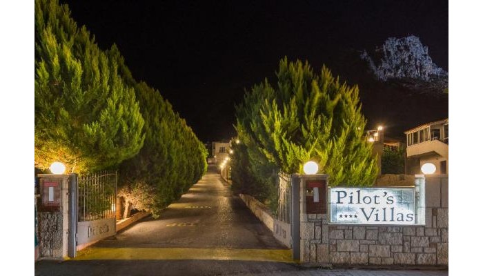 Hotel Pilot's Villas Luxury Suites poza 7