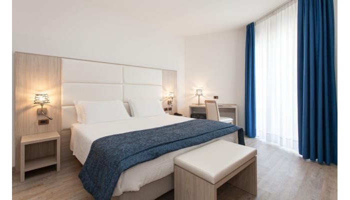 Regents Hotel poza 3