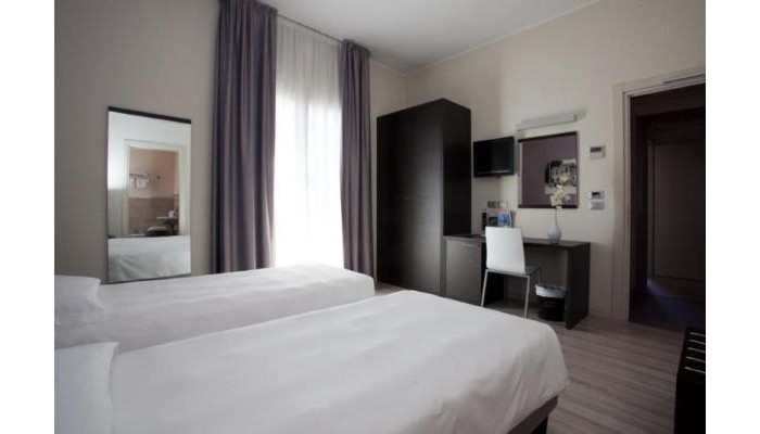 Vienna Hotel poza 5