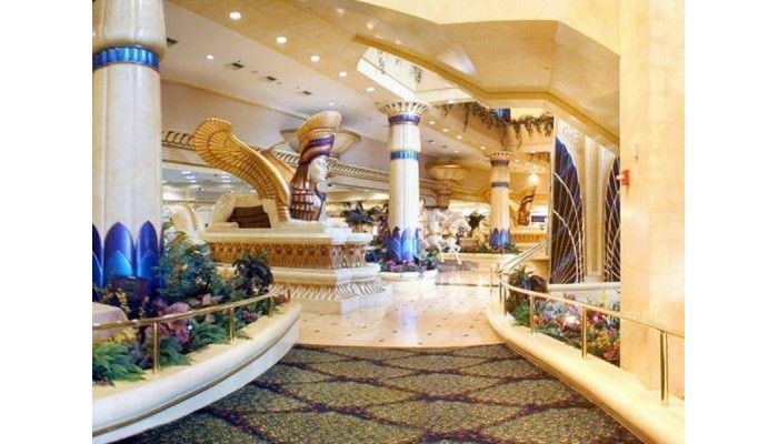 Crowne Plaza Commerce Casino Hotel poza 9