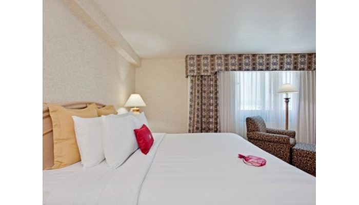 Crowne Plaza Commerce Casino Hotel poza 1