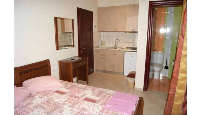 Marie Claire Studios poza 6