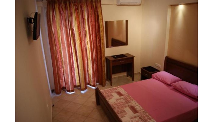 Marie Claire Studios poza 5