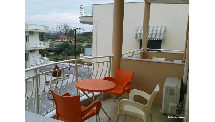 Marie Claire Studios poza 4