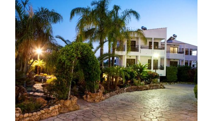 Coliseum Studios And Apartments poza 0