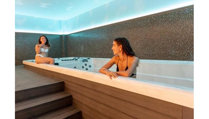 Mirror Hotel poza 11