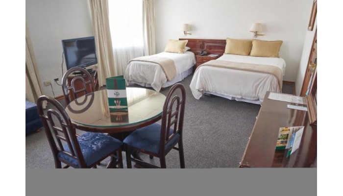 Embassy Hotel poza 4