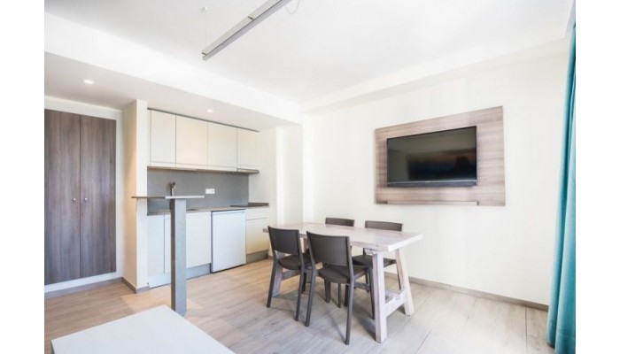 Los Angeles Apartments poza 2