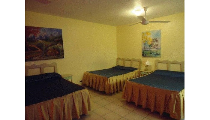 Hotel Guest House Esmeralda poza 3