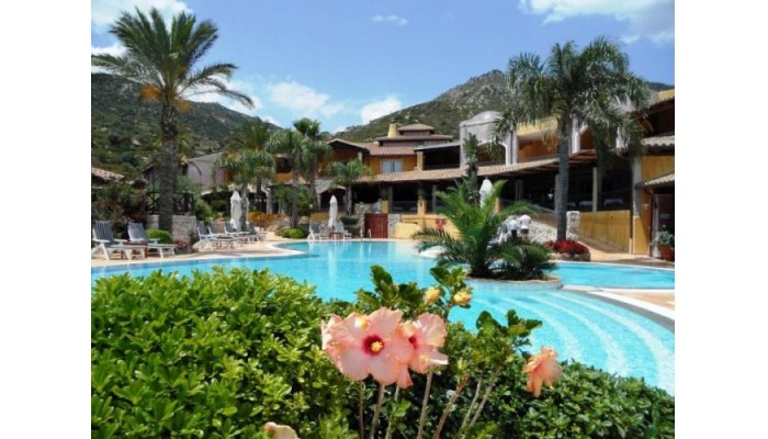 Hotel Cruccuris poza 2