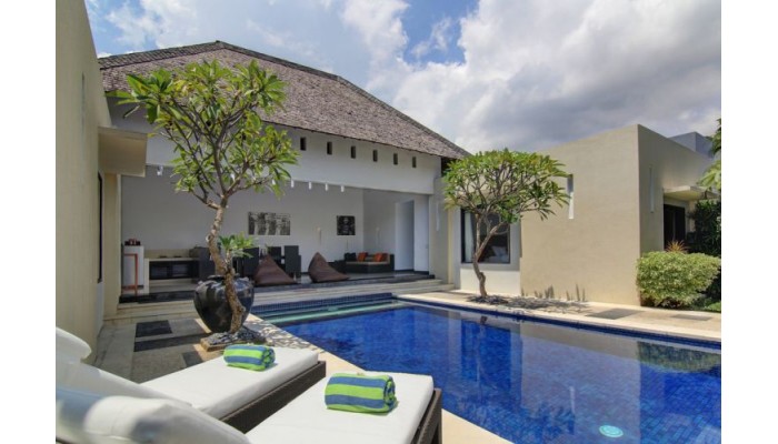 Hotel The Seminyak Suite Private Villa poza 3