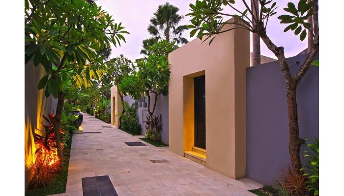 Hotel The Seminyak Suite Private Villa poza 9