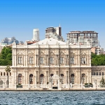 poza Palatul Dolmabache din Istanbul - simbolul măreției Imperiului Otoman