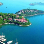 poza Cele mai apreciate unități  de cazare din Fethiye care oferă turiștilor acces la  plajă privată și piscine