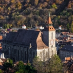 poza Biserica Neagră din Brașov, cea mai reprezentativă construcție în stil gotic de pe teritoriul României