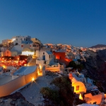 poza Descoperiți atmosfera magică de care este învăluită Insula Santorini în perioada Crăciunului